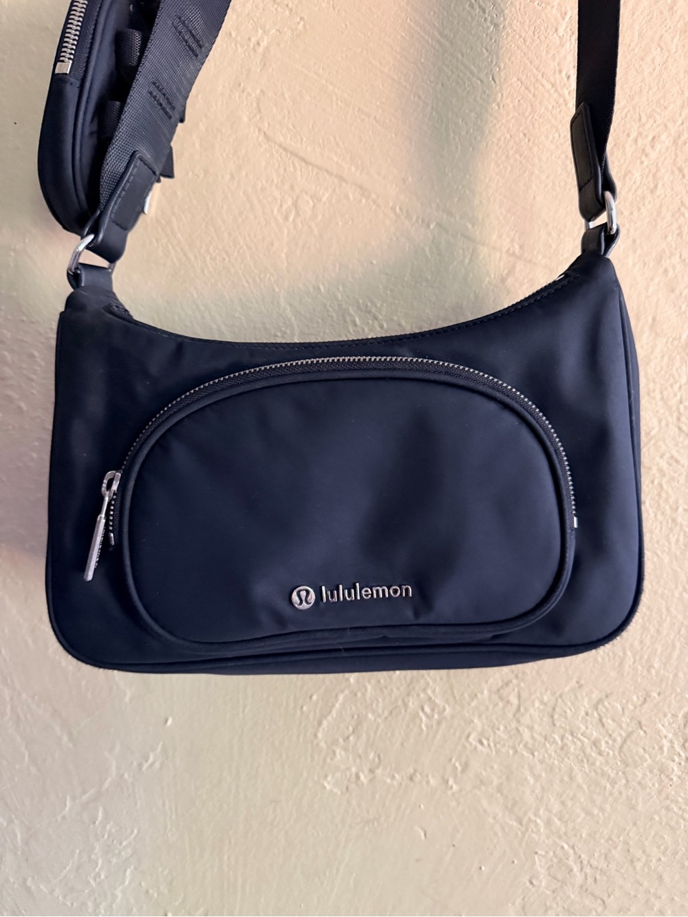 lululemon athletica Black Crossbody Bag with Front Zip Pocket - Picture 2 of 6